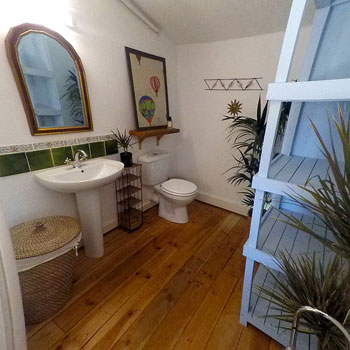 Granary Palm View Bathroom